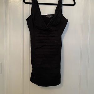 Flattering little black dress​